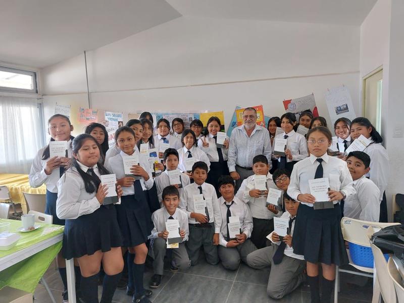 Luis Seguel Vorpahl con el octavo año del colegio Pedro de la Haza, Arica